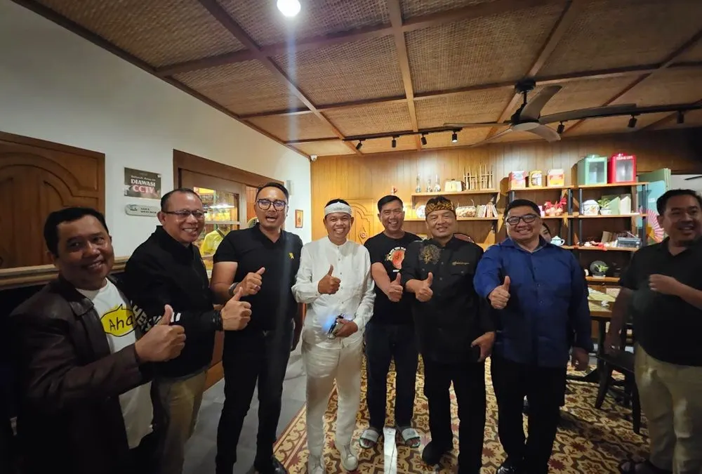 KDM memperkenalkan Ahmad Hidayat kepada khalayak yang hadir sebagai kandidat Cawagub Jabar dari Partai Golkar.