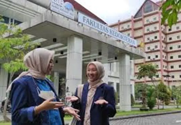Universitas Negeri Surabaya (UNESA) menjadi salah satu kampus yang banyak diminati calon mahasiswa baru 2024.
