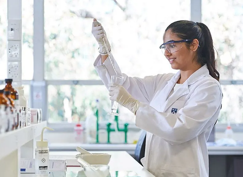 Universitas dengan jurusan farmasi terbaik di Indonesia