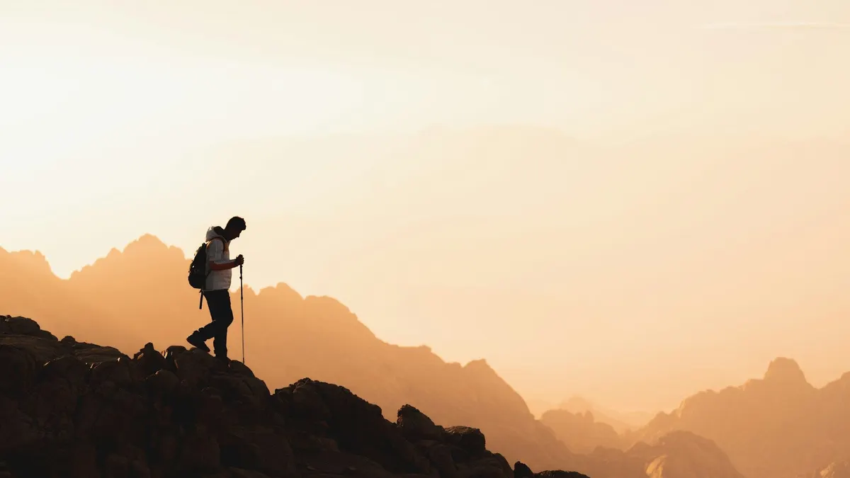 Ilustrasi Pendaki Gunung