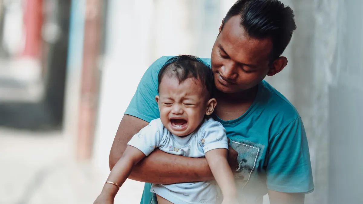 Illustrasi Cara Mengatasi Anak Menangis