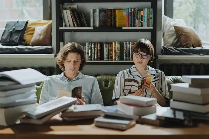 11 ciri introvert saat berpacaran