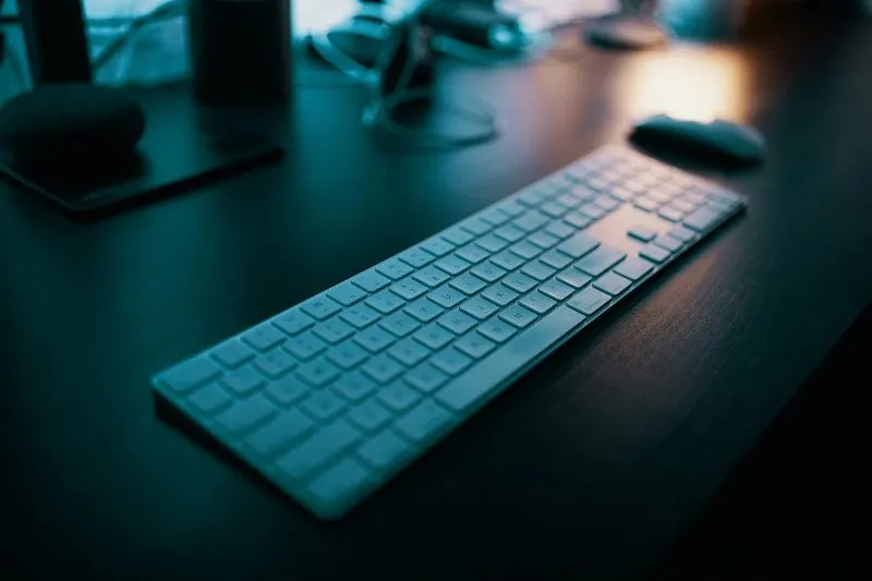 Pengguna akan merasa kebingungan jika ada salah satu tombol saja dalam keyboard laptop yang rusak atau tidak berfungsi.