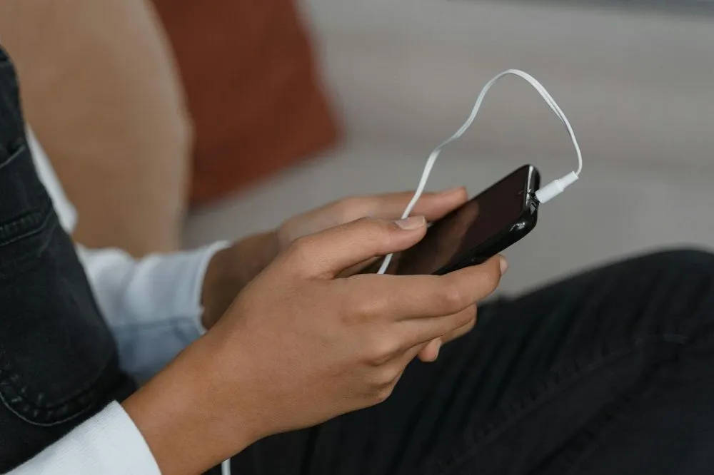 Jangan khawatir ada beberapa tips yang bisa diikuti untuk memperpanjang umur baterai handphone dan memaksimalkan penggunaannya.