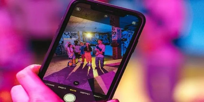 Rekomendasi smarthphone untuk kamu yang senang fotografi dengan kualitas gambar yang tak kalah dengan kamera profesional.