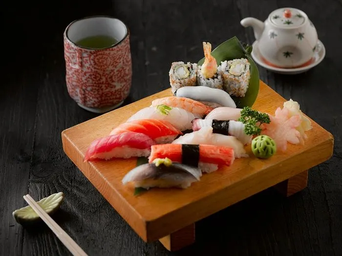 Ilustrasi tempat makan sushi terenak di Jakarta.