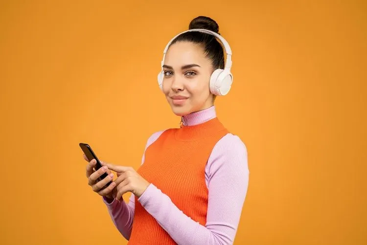 Illustrasi. 5 rekomendasi handphone dengan speaker stereo berkualitas suara terbaik