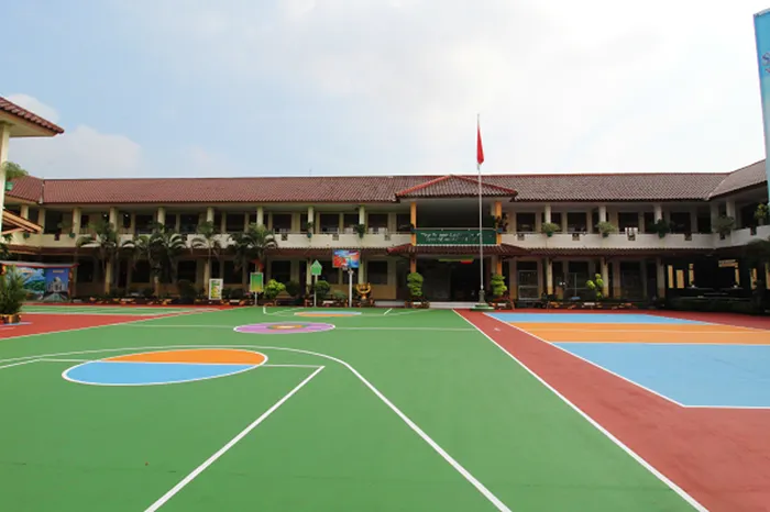 Sekolah Negeri dan Swasta semakin menarik dan menjadi ajang persaingan di Indonesia, termasuk di wilayah Provinsi DKI Jakarta.