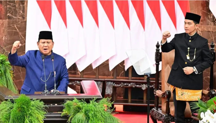 Prabowo-Gibran umumkan Kabinet Merah Putih berisi 53 menteri dan kepala badan, termasuk Sri Mulyani dan Airlangga.