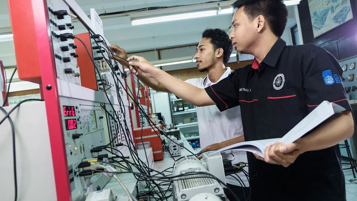 Teknik Elektro merupakan salah satu jurusan bidang Teknik jenjang S-1 yang memiliki jumlah pendaftar yang tinggi.