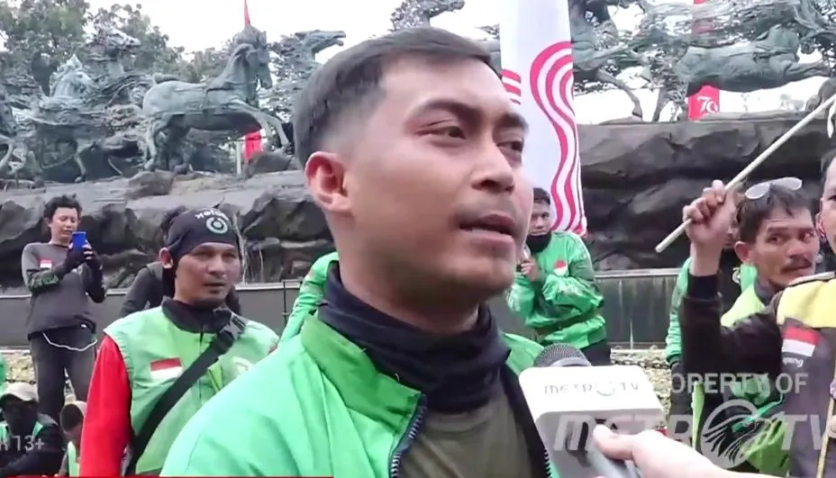 Demo Ojek Online Besar-Besaran di Patung Kuda