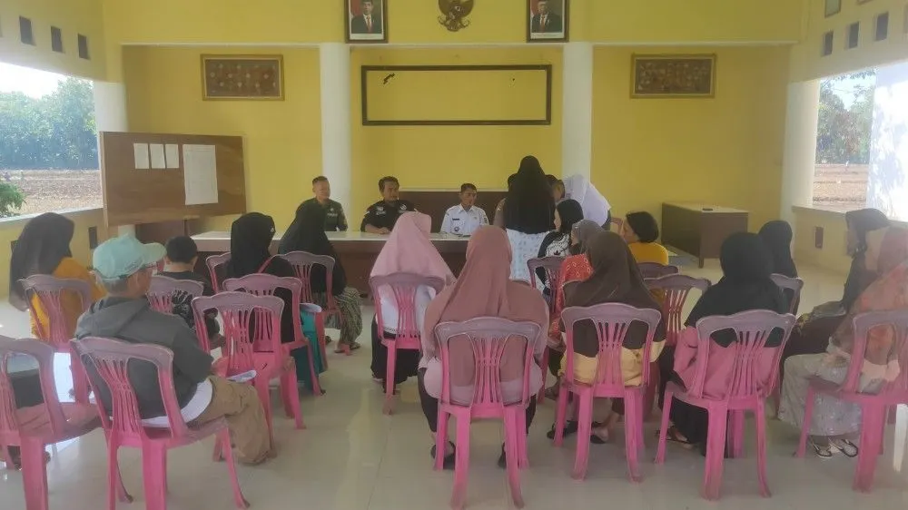 Diinformasikan bahwa Presiden Jokowi menginstruksikan untuk sejumlah bantuan sosial yang dipercepat pencairannya mulai besok.