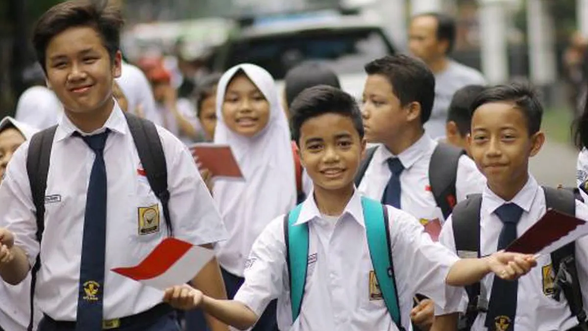 Salah satu perbedaannya adalah tahap atau gelombang. Berbeda-beda tahap untuk jenjang SD dengan yang SMP, SMA, dan SMK.