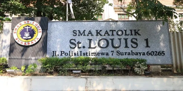 Terdapat banyak Sekolah SMA negeri maupun swasta di Jawa Timur yang masuk dalam daftar top 1.000 sekolah terbaik yang dirilis oleh LTMPT . 