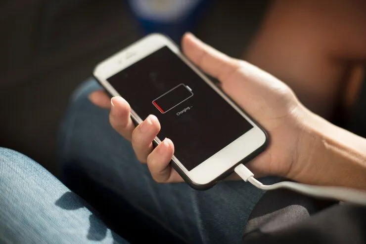 Wajib Tahu! Hindari 4 Kebiasaan Ini agar Smartphone Panjang Umur dan Tidak Cepat Rusak