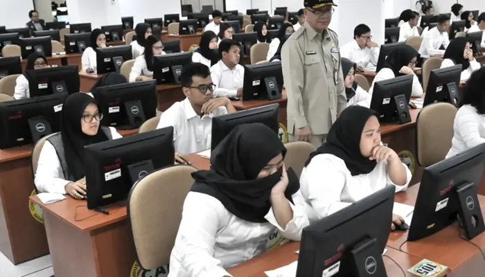 Berbeda dengan tahun-tahun sebelumnya, di tahun ini pemerintah lebih banyak memberikan kesempatan bagi lulusan baru atau fresh graduate.