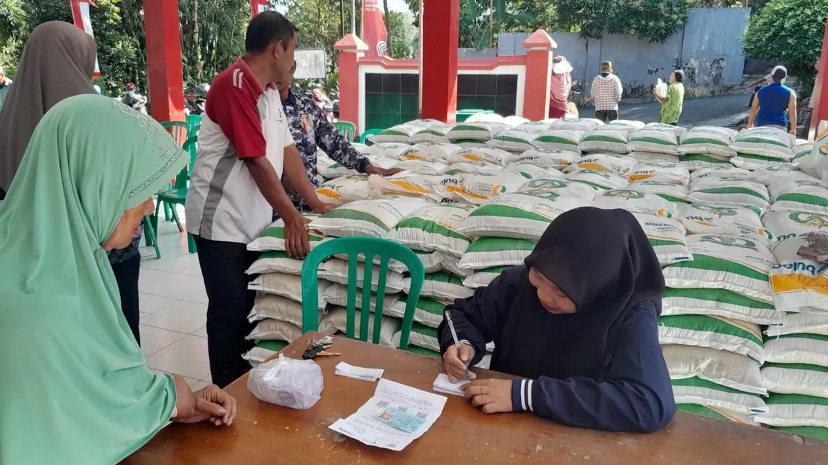 Harapannya bahan-bahan pokok tersebut nanti bisa dimasak untuk memenuhi kebutuhan gizi masyarakat yang tergolong miskin ekstrem.