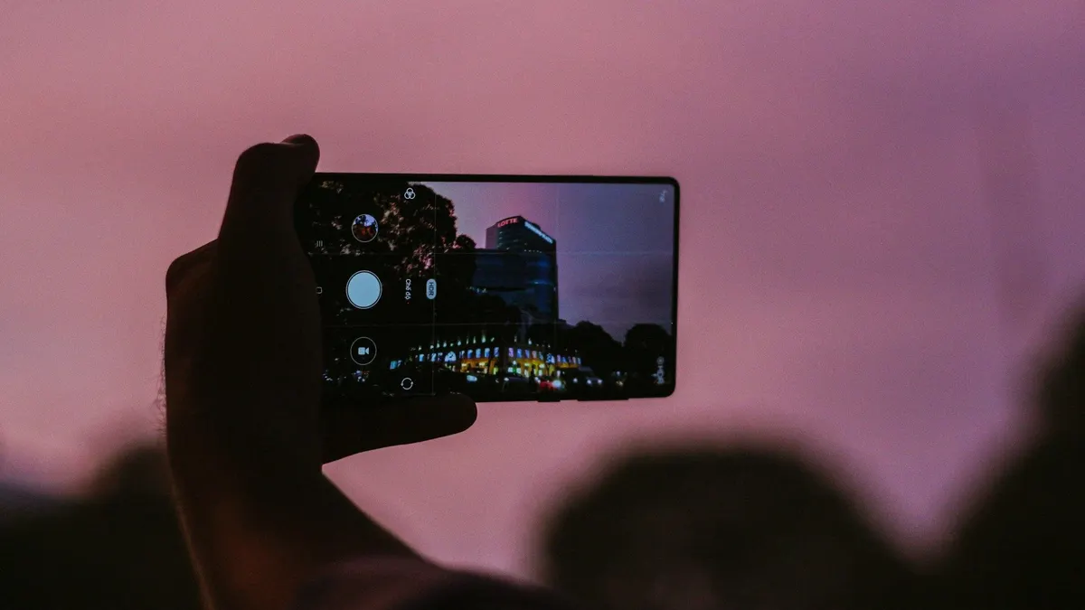 Illustrasi. Perbandingan Xiaomi 14T vs Vivo X200