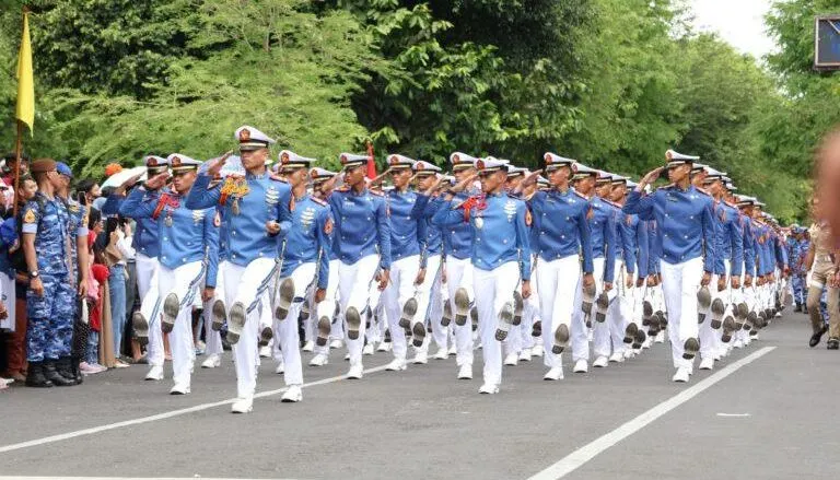 Sekolah kedinasan (sekdin).