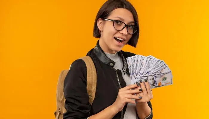 Tanpa modal besar, kamu bisa memulai berbagai side hustle atau penghasilan uang saku tambahan yang menguntungkan.