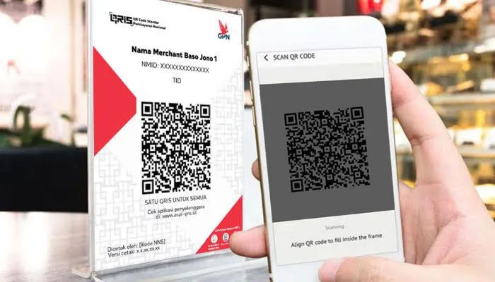 Dengan QRIS, pedagang hanya perlu menyediakan satu kode QR yang dapat digunakan oleh berbagai aplikasi pembayaran dari konsumen.