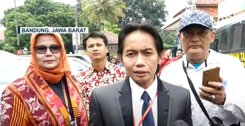 Toni RM, kuasa hukum Pegi Setiawan memberikan tanggapan usai sidang praperadilan ditunda.
