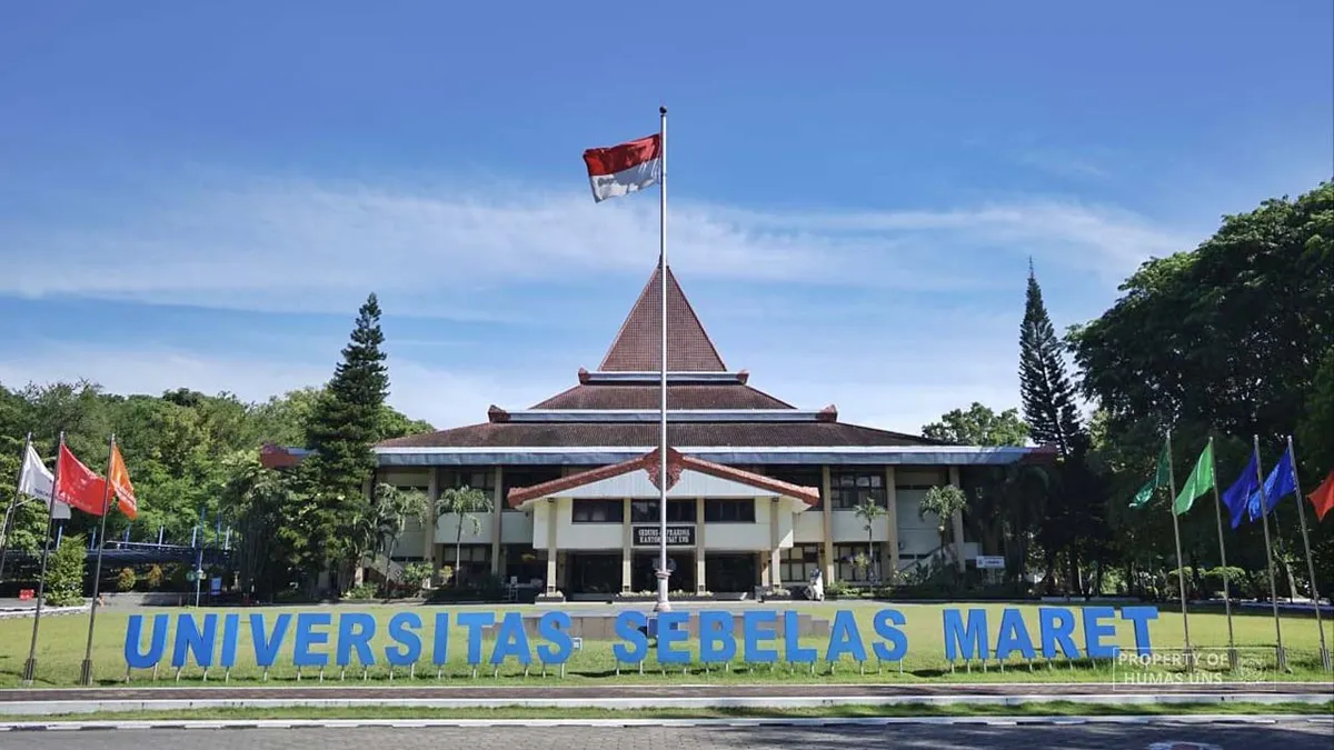 marak protes dilakukan oleh mahasiswa di berbagai kampus akibat keputusan rektor yang menaikan biaya pendidikan, seperti di UNS.
