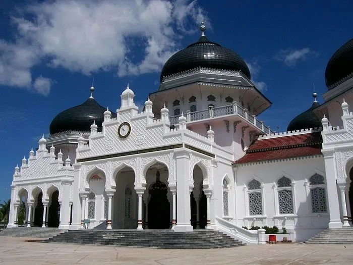 10 Kota dengan Kualitas Udara Terbersih di Indonesia, Sangat Nyaman Ditinggali dan Bebas Polusi [Ilustrasi Masjid Raya Baiturrahman, Banda Aceh]