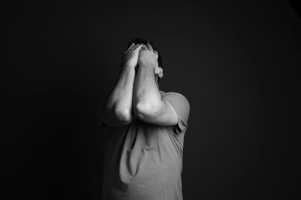 Pernahkah kamu mengalami depresi karena cinta? Bagaimana tanda-tandanya? Yuk simak artikel berikut sampai habis ya.