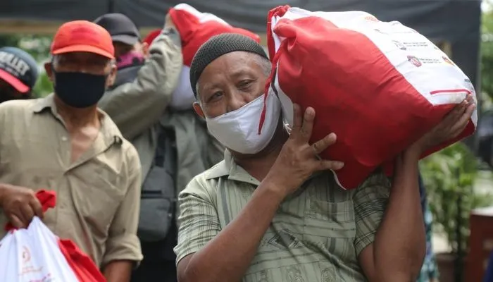 Bansos beras atau bantuan sosial beras (BSB) 10 kilogram telah mulai dicairkan. Pencairan bantuan ini mengalami percepatan.