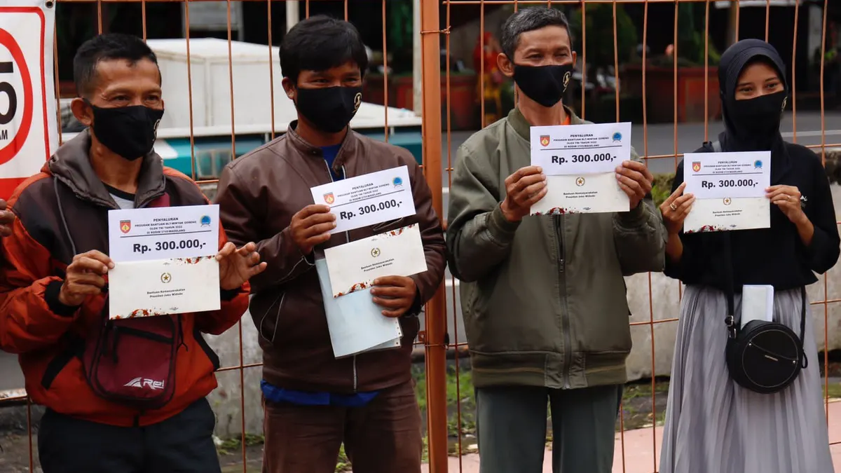 Namun, kabarnya ada tiga bansos yang cair hari ini kepada para KPM, apa saja? Berikut tiga bansos yang cair hari ini.