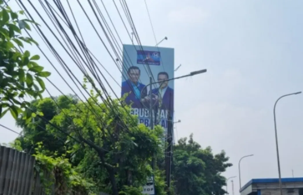 Dewan Pimpinan Pusat (DPP) Partai Demokrat telah memerintahkan para kadernya untuk mencopot spanduk Anies Baswedan dan AHY.