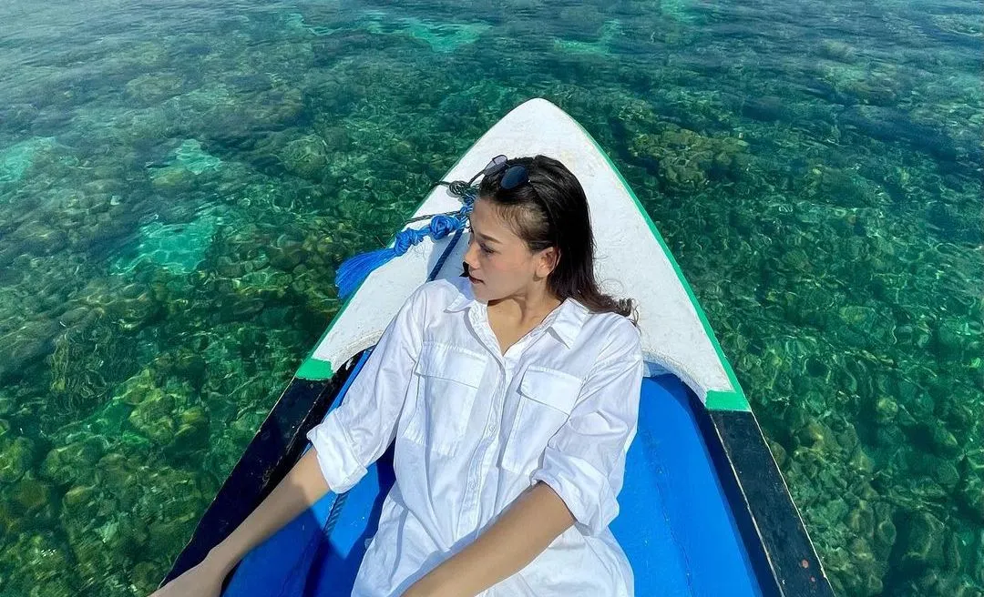 Bella Damaika.