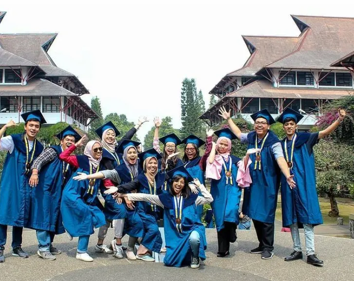 Spil Nih Bos! Cek Gaji Lulusan ITB Setiap Prodi Belum Termasuk Bonus, Tertinggi Bukan Teknik Pertambangan