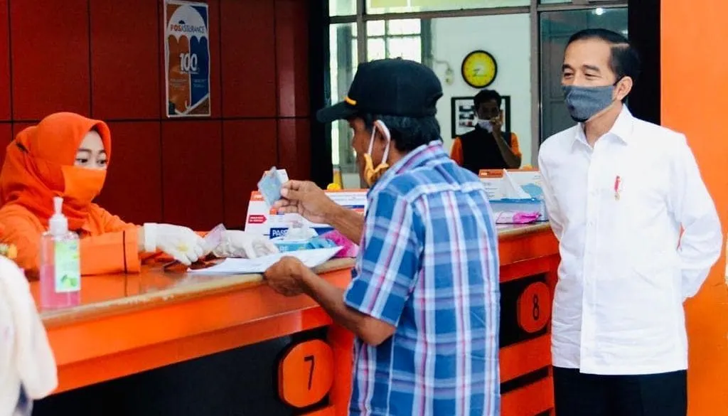 Ilustrasi Pencairan BPNT di PT Pos Indonesia