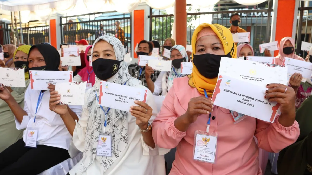 Pencairan bantuan sosial (bansos).