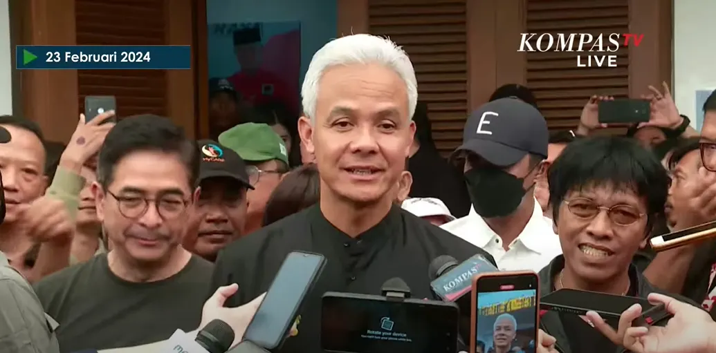 Capres nomor urut 3 Ganjar Pranowo mengomentari penggunaan Sistem Informasi Rekapitulasi (Sirekap) dalam Pemilu 2024.