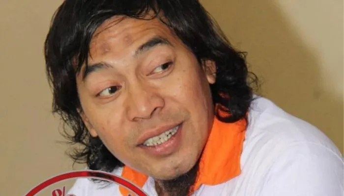 Potret komedian Komeng yang nyaleg dengan foto nyeleneh dan unik 