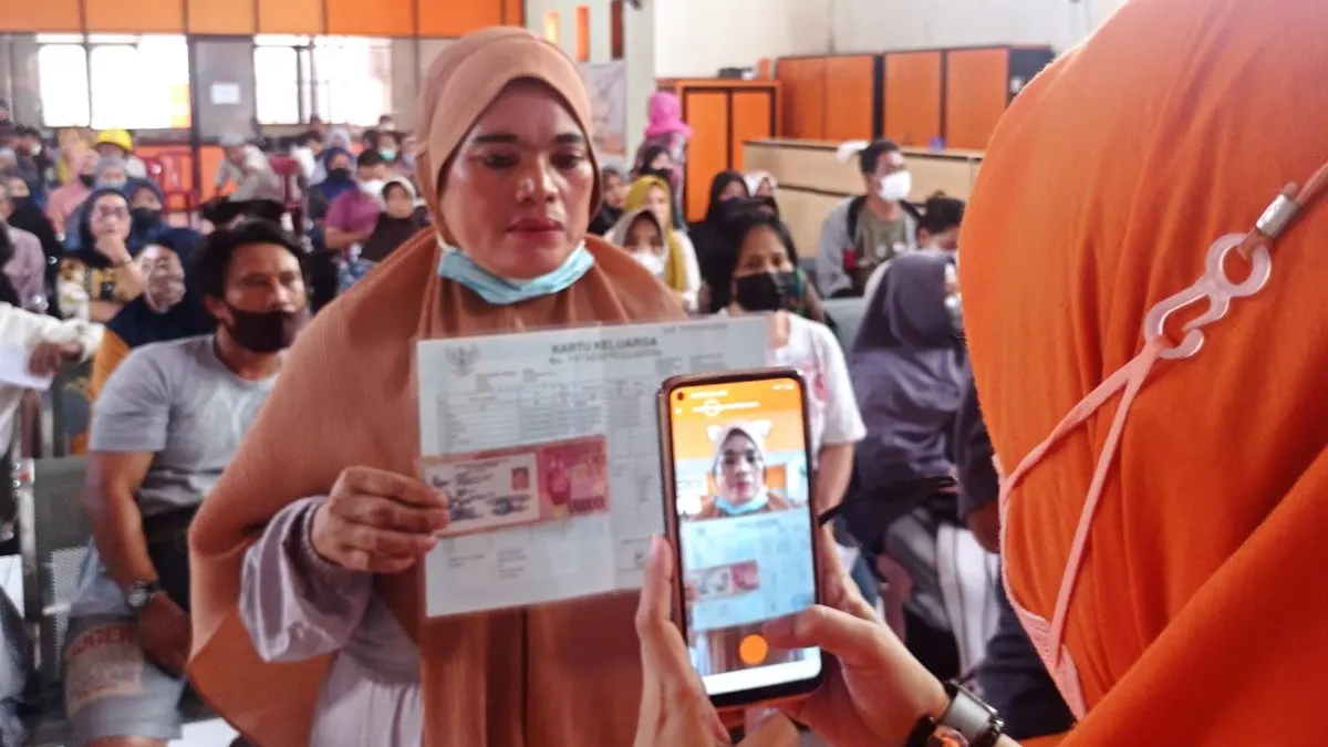 Program bantuan PKH dan BPNT akan cair melalui KKS ATM Merah Putih Bank Himbara maupun PT Pos Indonesia.