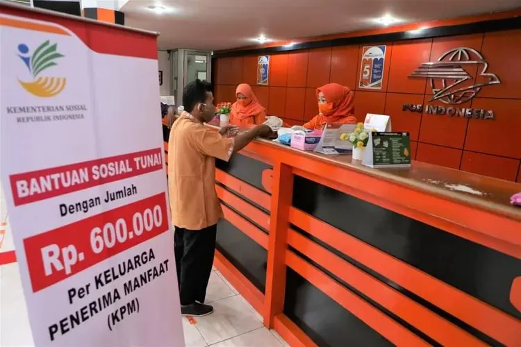 REJEKI NOMPLOK! KPM PKH dan BPNT 2024 Tahap 1 yang Cair Lewat Kantor Pos Bisa Dapat Bantuan Total Rp1.550.000 Jika Masuk Kategori Ini
