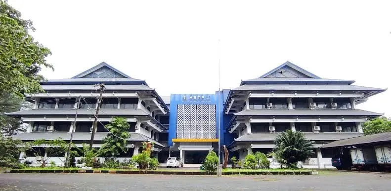 Universitas Diponegoro (UNDIP).