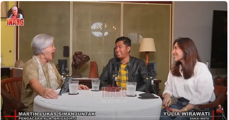 Martin Lukas Simanjuntak, pengacara almarhum Brigadir J, datang ke podcast wartawati Irma Hutabarat bersama Yulia Wirawati.