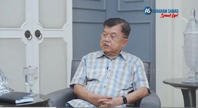 Mantan Wakil Presiden Jusuf Kalla atau yang akrab disapa JK, ketika ia menghadiri kampanye calon pasangan nomor urut 01, Anies Baswedan, di Sulawesi Selatan, terjadi tekanan terhadap Bupati Barru, Suardi Saleh.