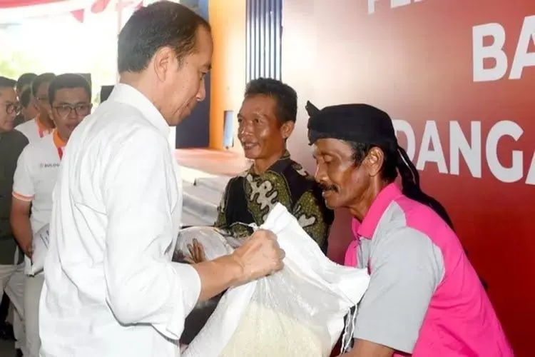 Pemerintah mengumumkan bahwa bansos beras 10 kg akan diperpanjang hingga bulan Juni 2024.