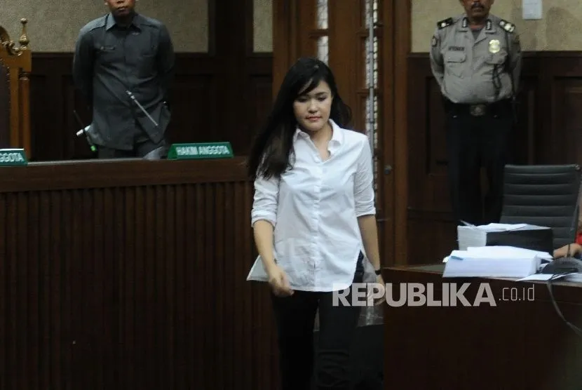 Menurut Rismon Sianipar, dugaan adanya rekayasa bukti-bukti terhadap Jessica Wongso sudah dipersiapkan jauh sebelum sidang perdana dilakukan.
