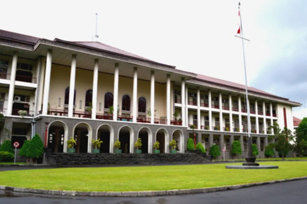 25 Jurusan Kuliah Paling Sepi Peminat di UGM, Banyak Jurusan Bahasa?  (ugm.ac.id)