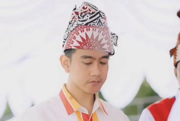 Mahkamah Konstitusi yang dinilai memihak pasangan Prabowo Subianto-Gibran Rakabuming diplesetkan menjadi Mahkamah Keluarga.