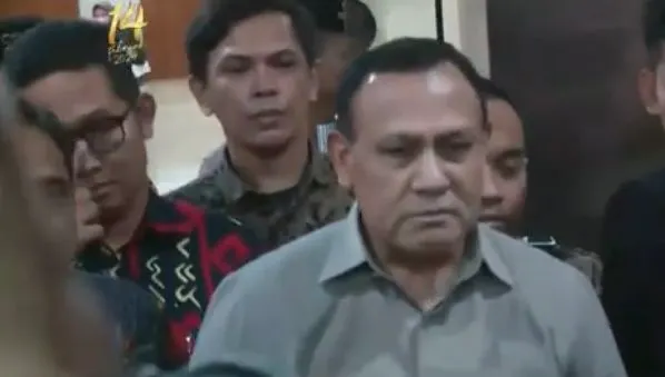Menkopolhukam Mahfud MD memberikan tanggapan soal Filri Bahuri yang tak kunjung ditahan meski telah berstatus sebagai tersangka.