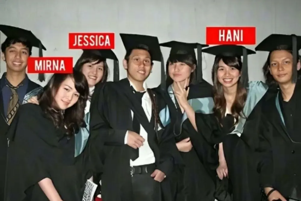Jessica Wongso Bersama Mirna Salihin dan Hani saat Wisuda
