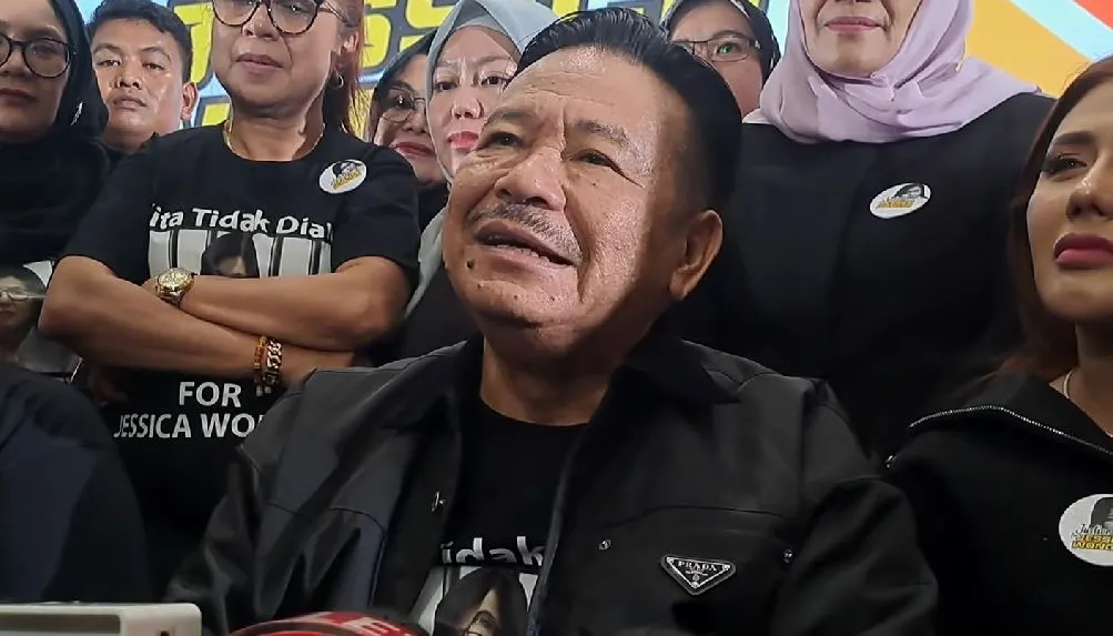 Salah satu pihak yang memiliki peluang besar akan dilaporkan oleh Otto Hasibuan adalah ayah korban Mirna, Edi Darmawan Salihin.